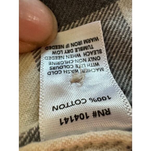 Field & Stream Women's Plaid Button-Up Shirt - Size Medium - Picture 9 of 10